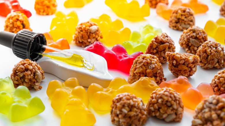 edible cbd snacks treats gummies