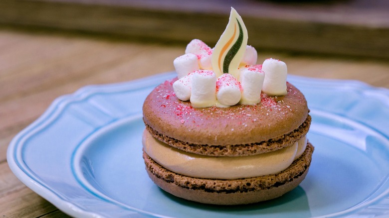 hot cocoa macaron