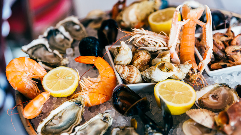 fresh shellfish platter