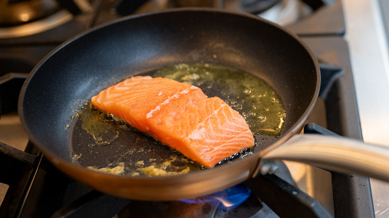 Cooking salmon on stovetop