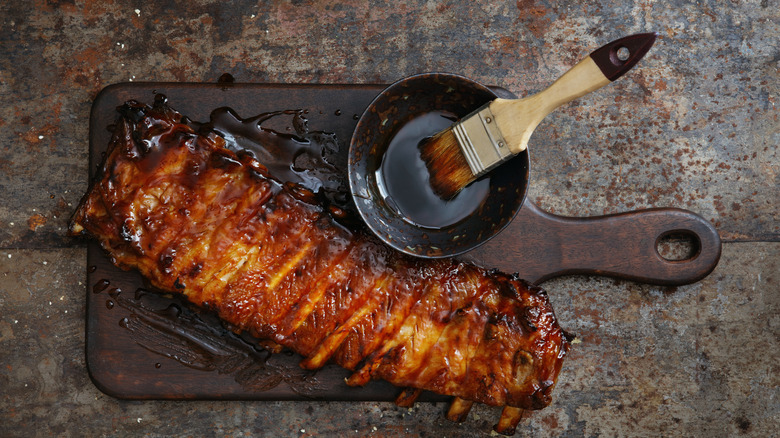 Pork ribs with savory sauce 