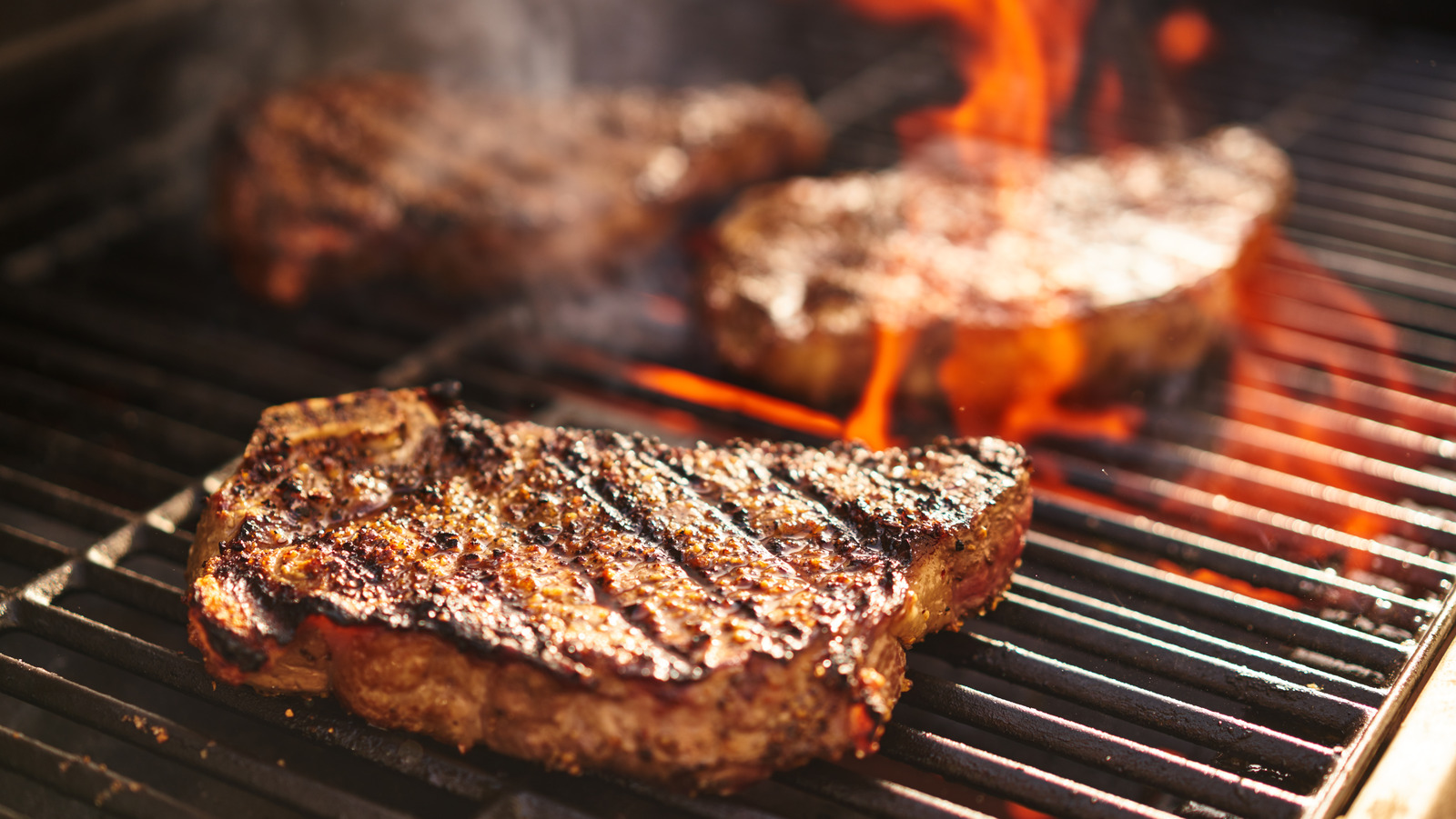 Expert Pitmaster Explains How To Never Over-Smoke Your Steak