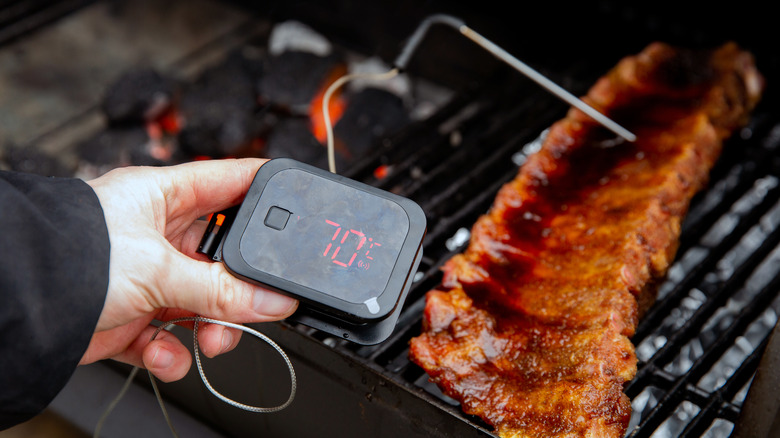 using thermometer on grilling ribs