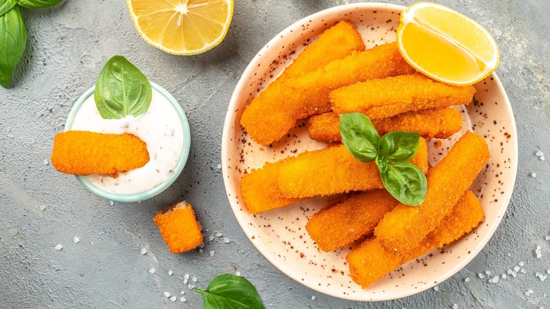 fish sticks with lemon