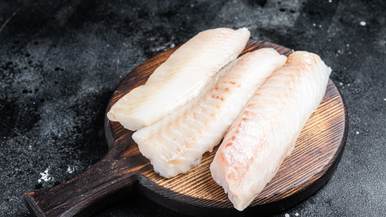 raw cod on round board