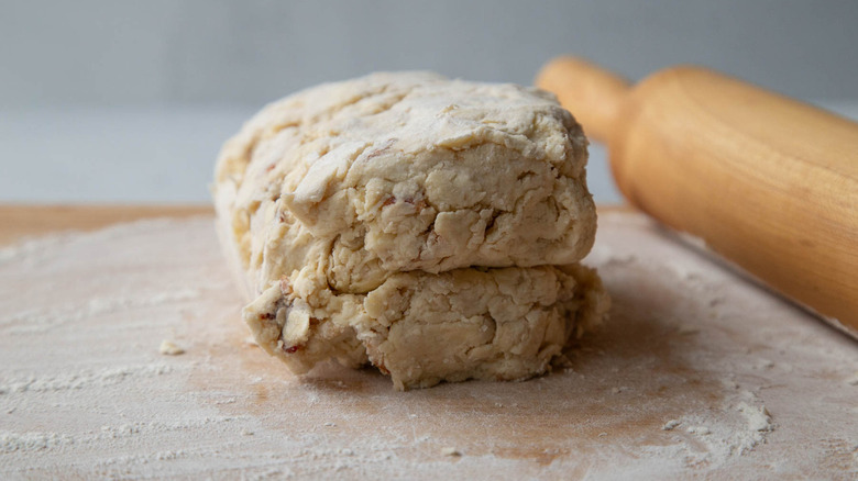 biscuit dough and rolling pin