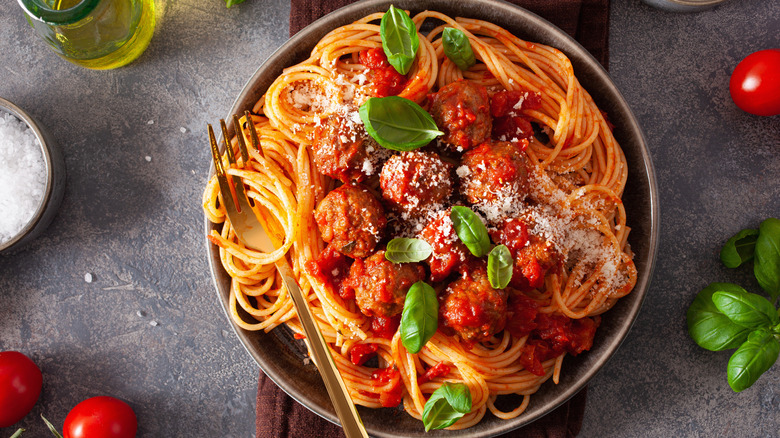 spaghetti and meatballs in bowl