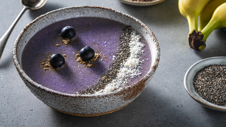 blueberry smoothie bowl