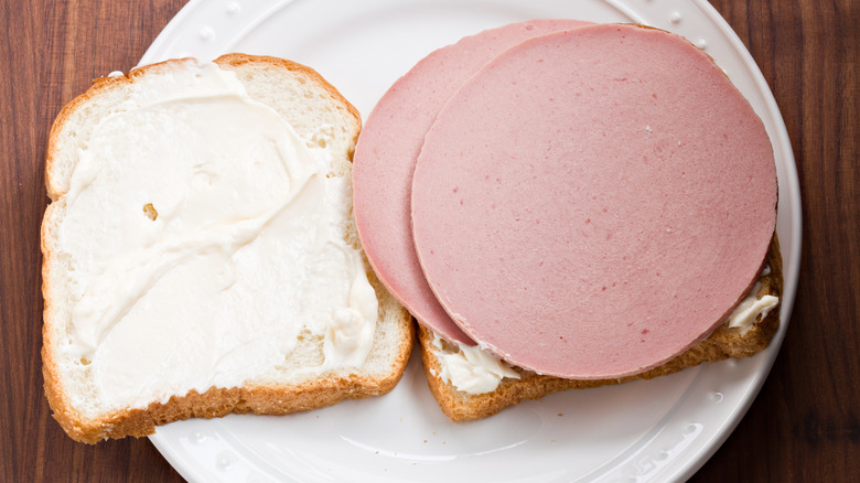 bologna on bread with mayo