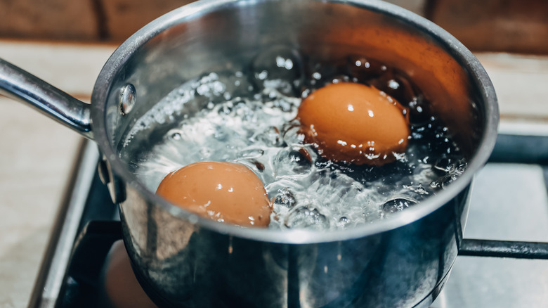 Boiling eggs