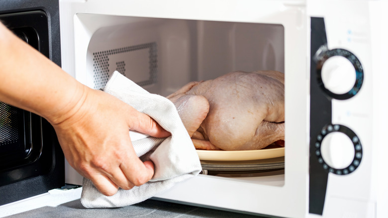Thawing raw chicken in microwave
