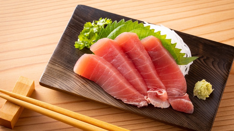 Raw tuna sashimi 