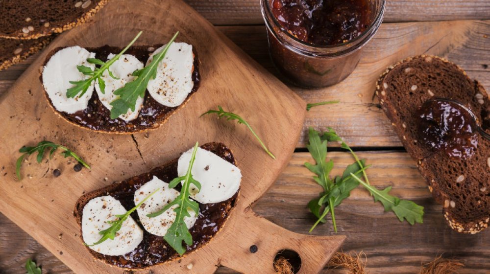 Fig and goat cheese bruschetta