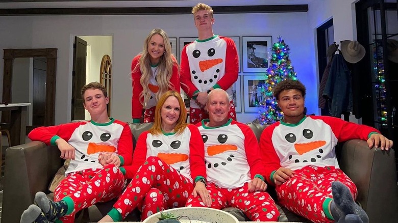 The Pioneer Woman's family wears matching snowman pajamas