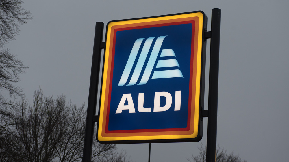 Aldi sign exterior