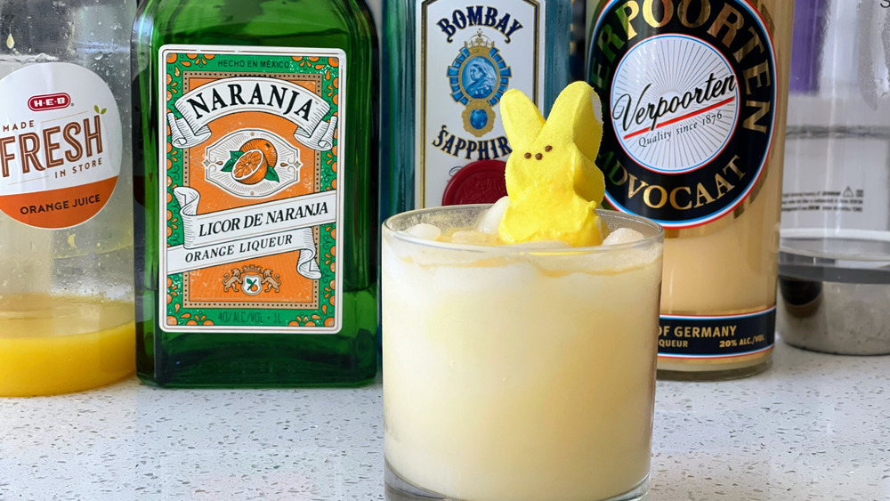 Fluffy Peep cocktail with ingredients