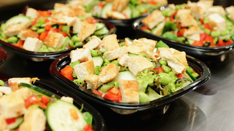 Wendy's salads in containers