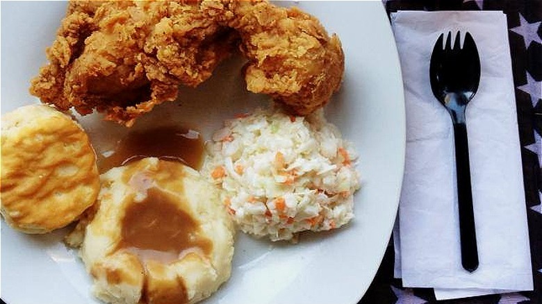 Fried chicken with coleslaw