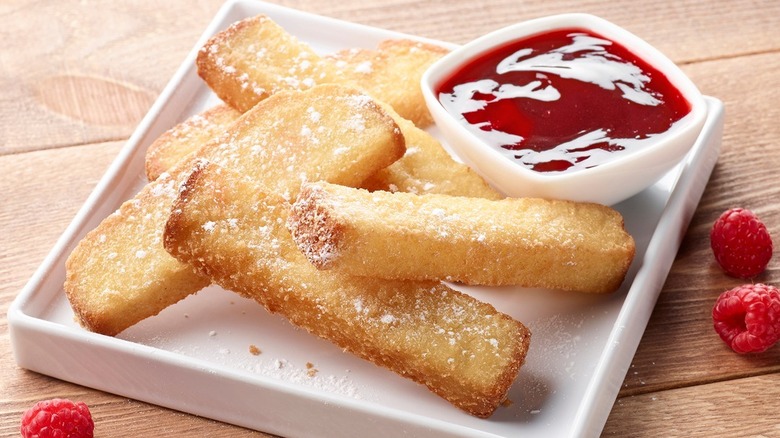 french toast sticks raspberry syrup