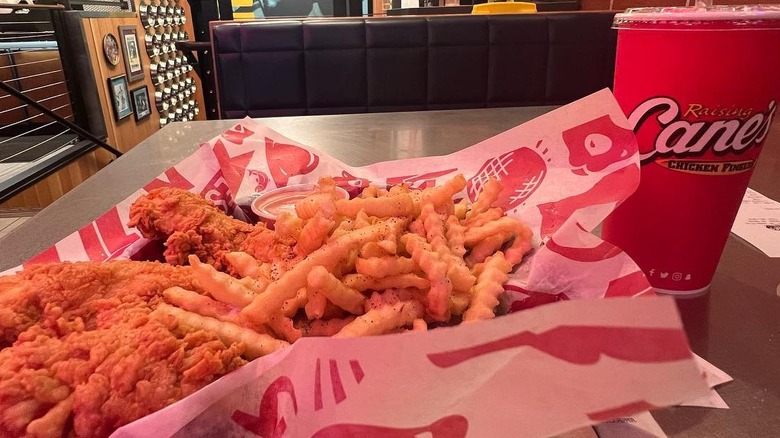 chicken fingers and fries