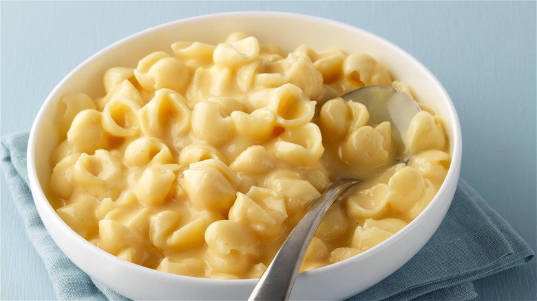 mac and cheese in bowl