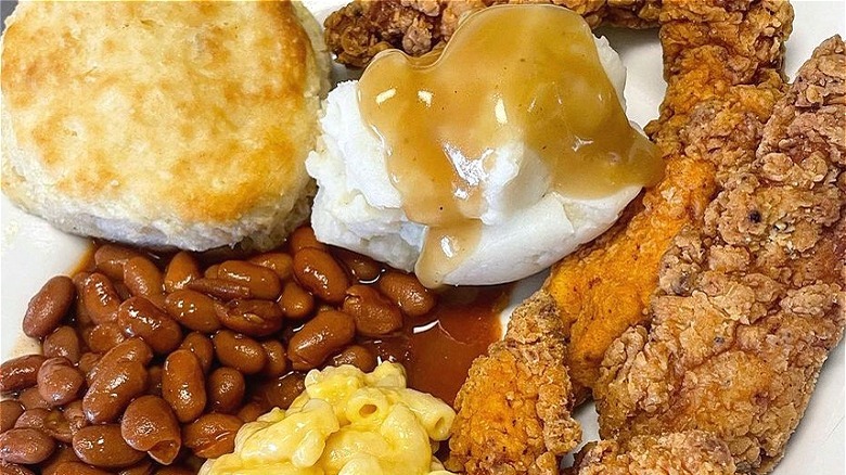 Mashed potatoes with fried chicken