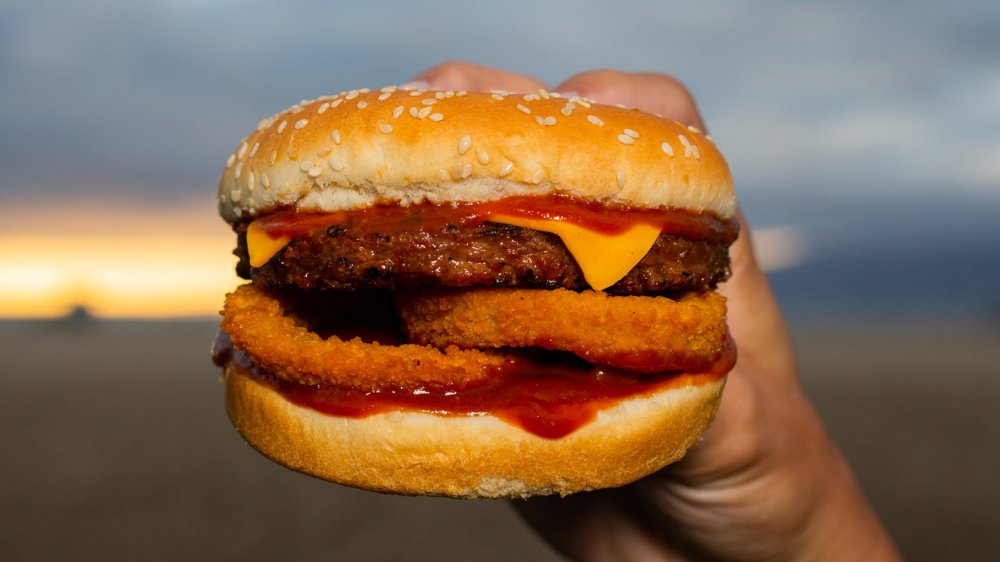 Carl's Jr. - Beyond BBQ Cheeseburger