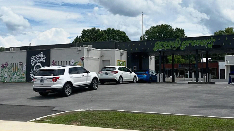 cars in groovy grover's line