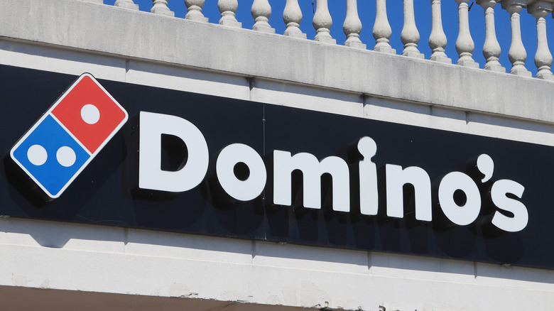 domino's sign