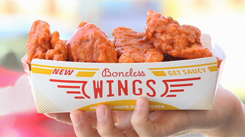 hand holding sonic wings tray