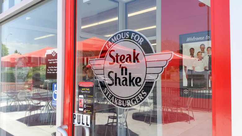 Steak 'n Shake sign