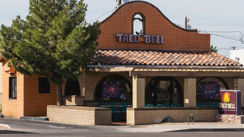 Retro Taco Bell exterior