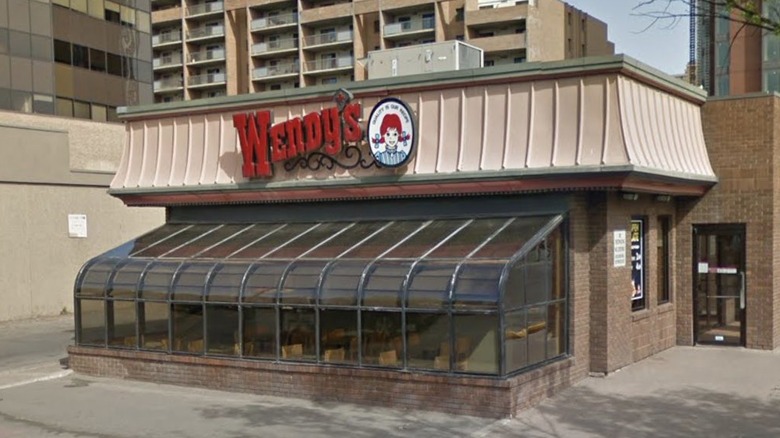 Exterior of Wendy's with a sunroom