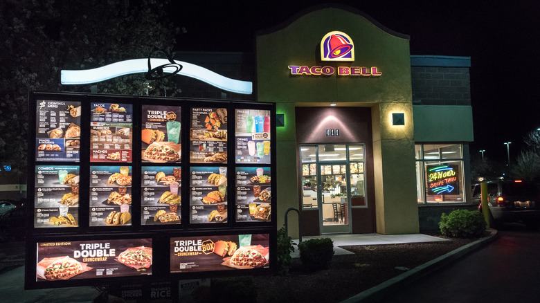 taco bell store at night