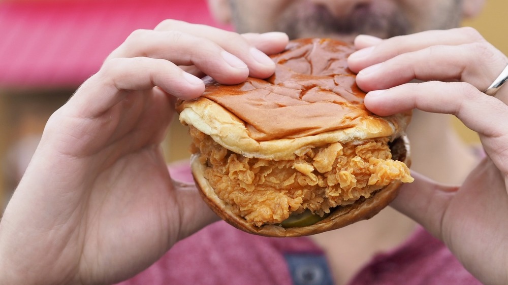 popeyes spicy crispy chicken sandwich closeup