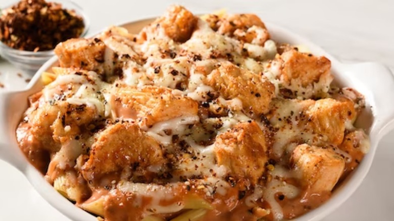 pasta with chicken and melted cheese