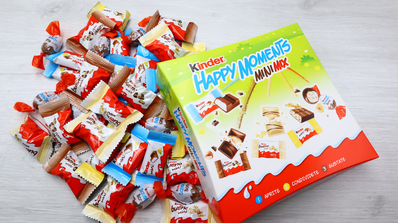 Kinder Happy Moments mini mix scattered next to box