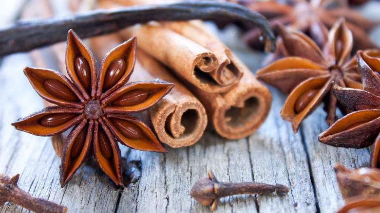 star anise with cinnamon