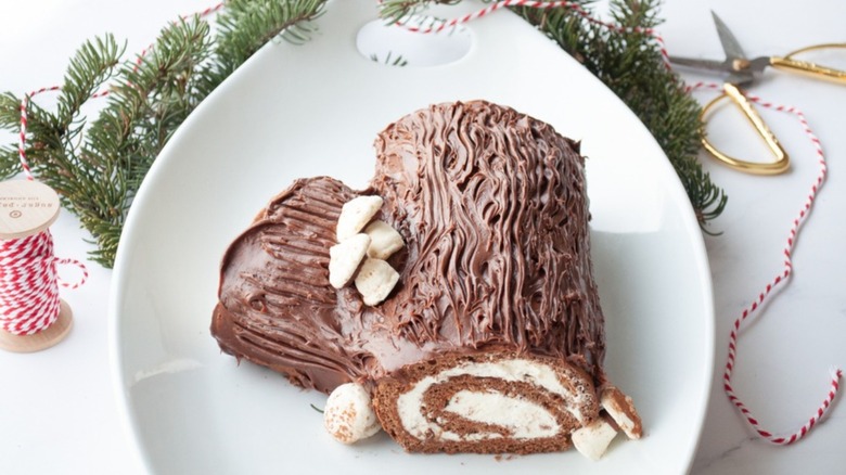 yule log on plate