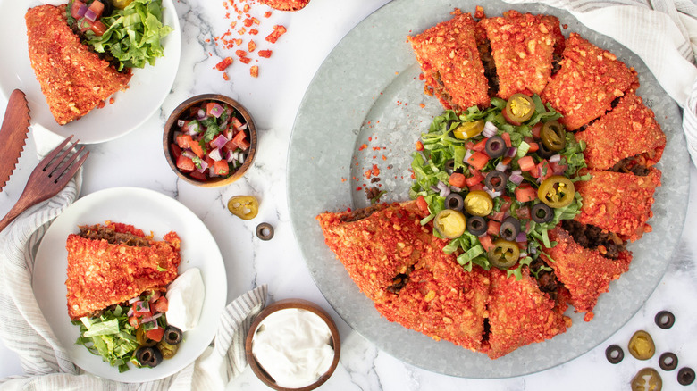 taco ring on grey plate