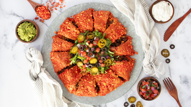 taco ring on grey plate