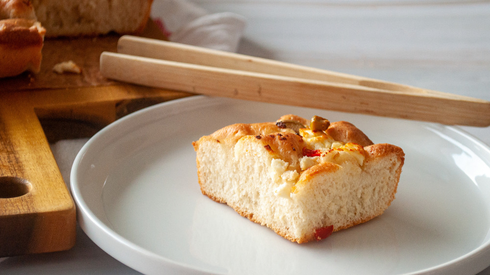 focaccia bread being served