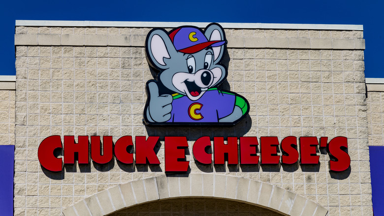 The Chuck E. Cheese's sign