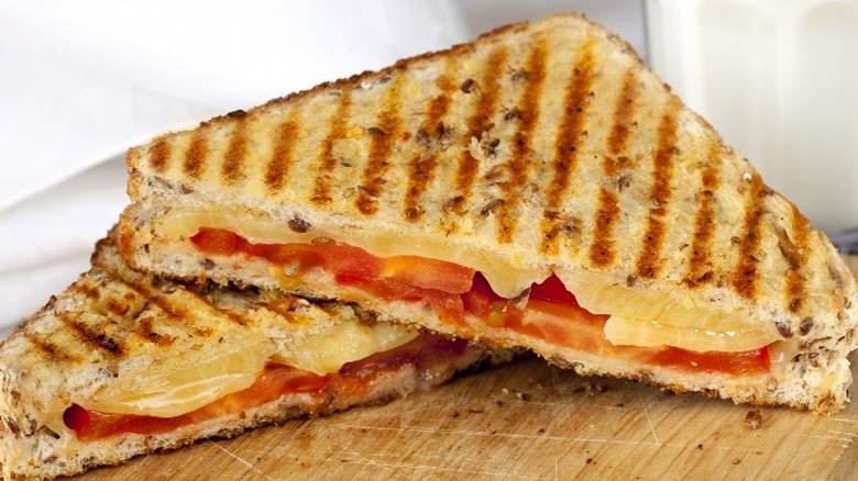 Grilled cheese sandwich with tomato