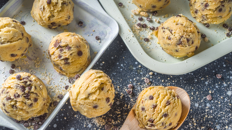 raw chocolate chip cookie dough balls