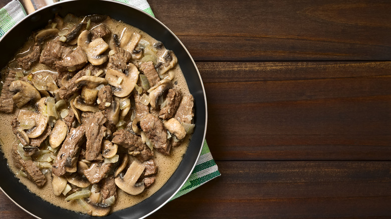 beef stroganoff in pan