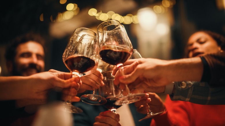 People cheersing with win glasses