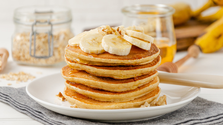 pancakes with bananas