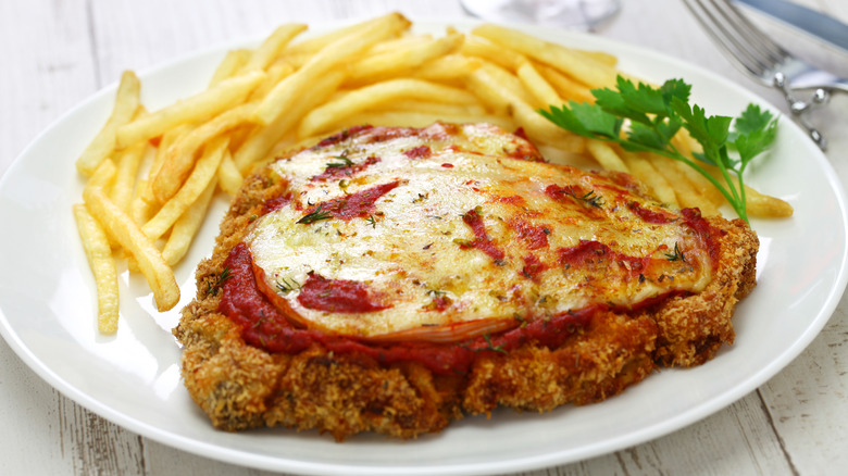 Veal parmigiana with fries 