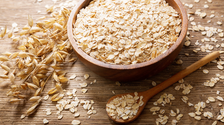 raw oats in a bowl and on a spoon